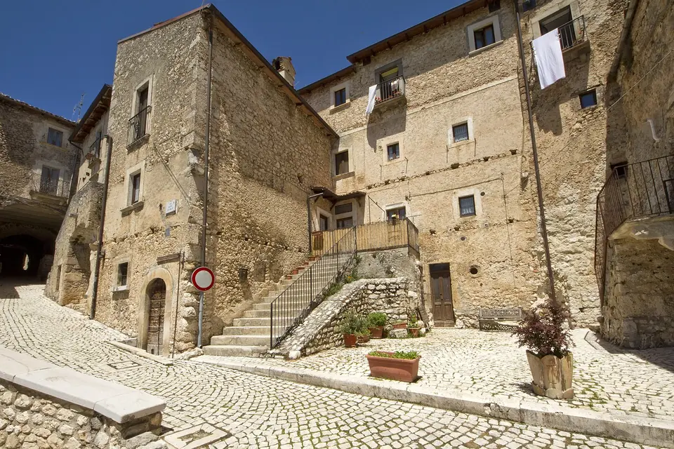 Santo Stefano di Sessanio (albergo diffuso) — İtalya · Abruzzo